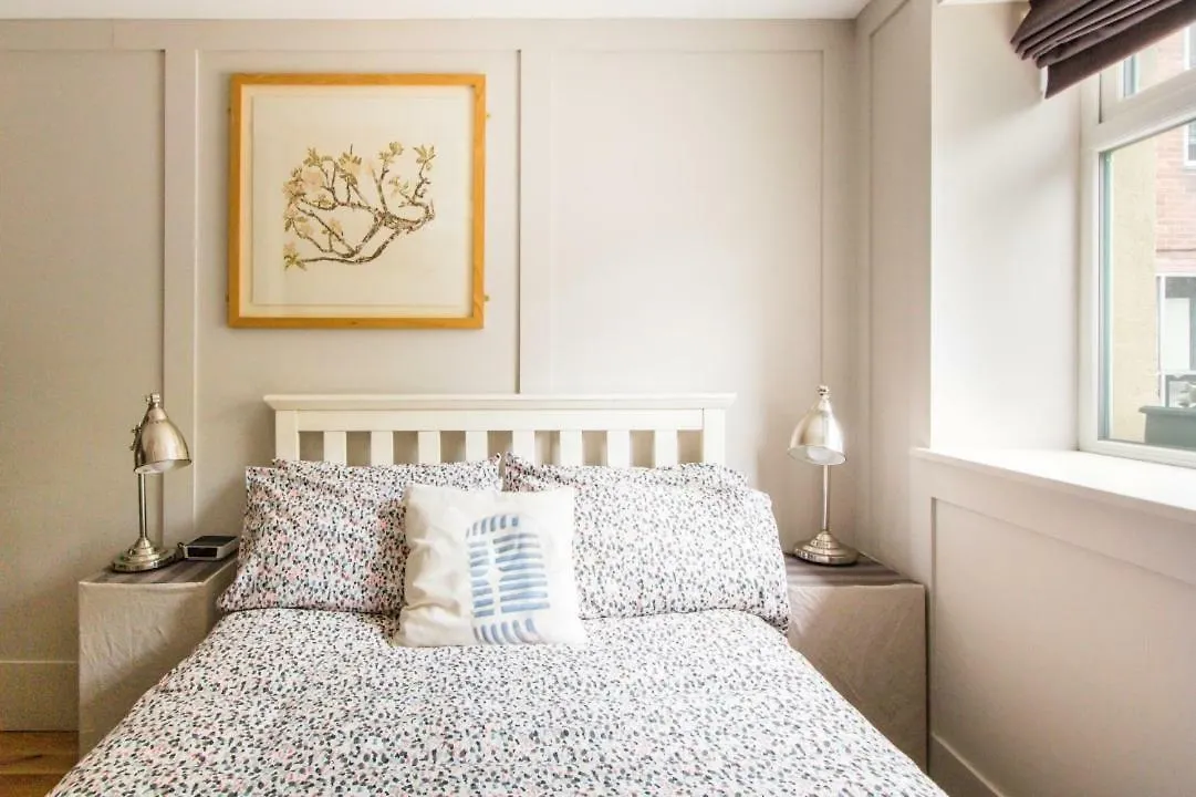 Kontakte von Leeson Lane Boutique Townhouse